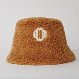 BNWT MAJE CAMEL COLOUR FAKE FUR CLOVER EMBROIDERY 🍀 BUCKET HAT 🎩
